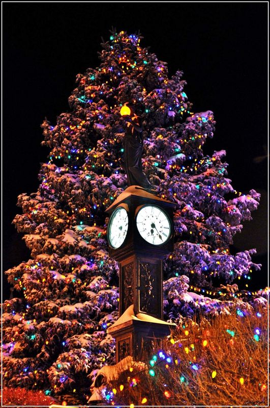 Downtown Manito Springs.. They decorate the tree a...