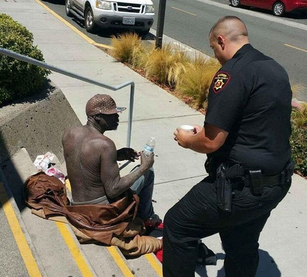 Cops saw a homeless man sitting on the courthouse ...