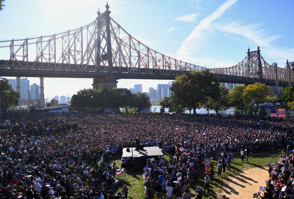 Here is the crowd at a Bernie Sanders rally, Sande...