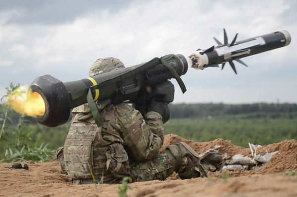 US Army soldier firing Javelin anti-tank missile d...