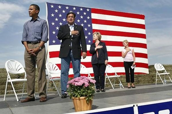 Barack Obama does not respect the US flag and the ...