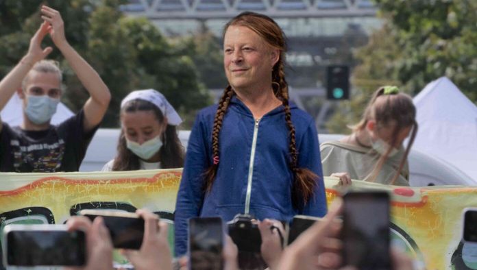 Al Gore Dresses Up Like Swedish Teen Girl So Peopl...