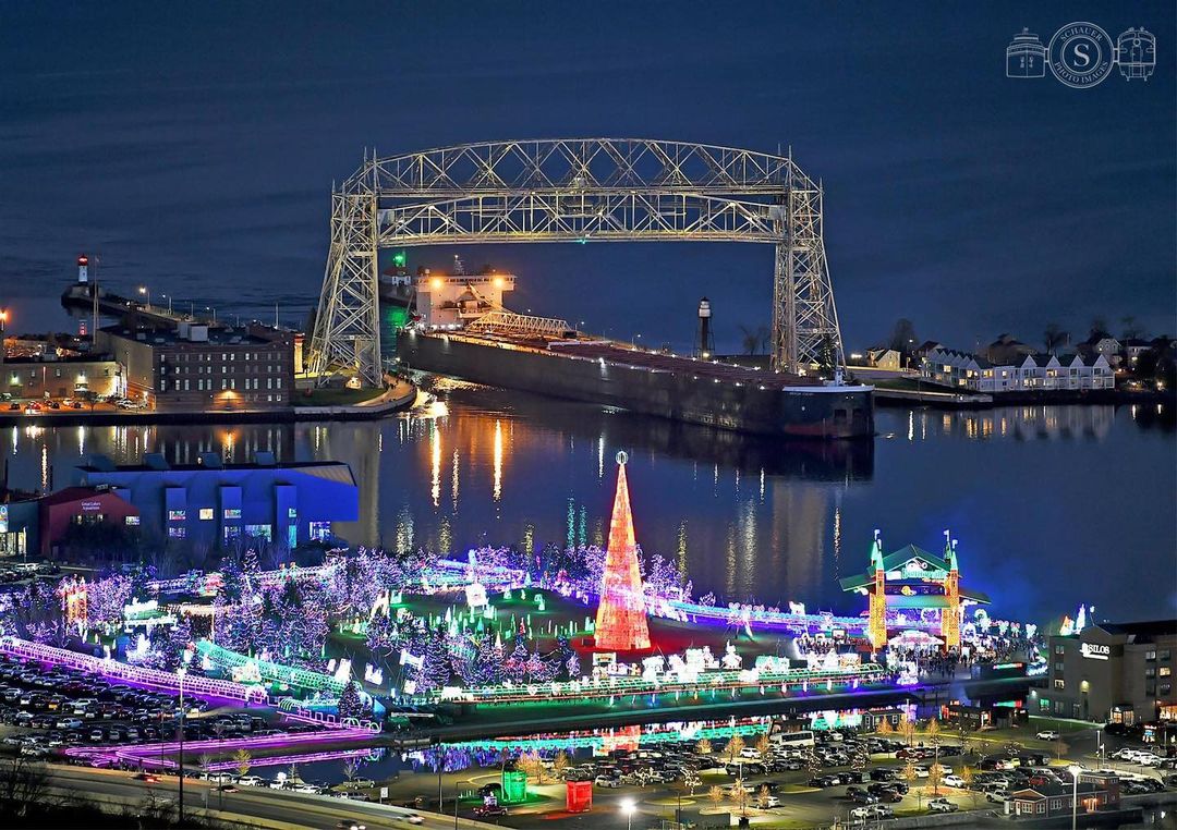 Duluth harbor, starting the christmas season......
