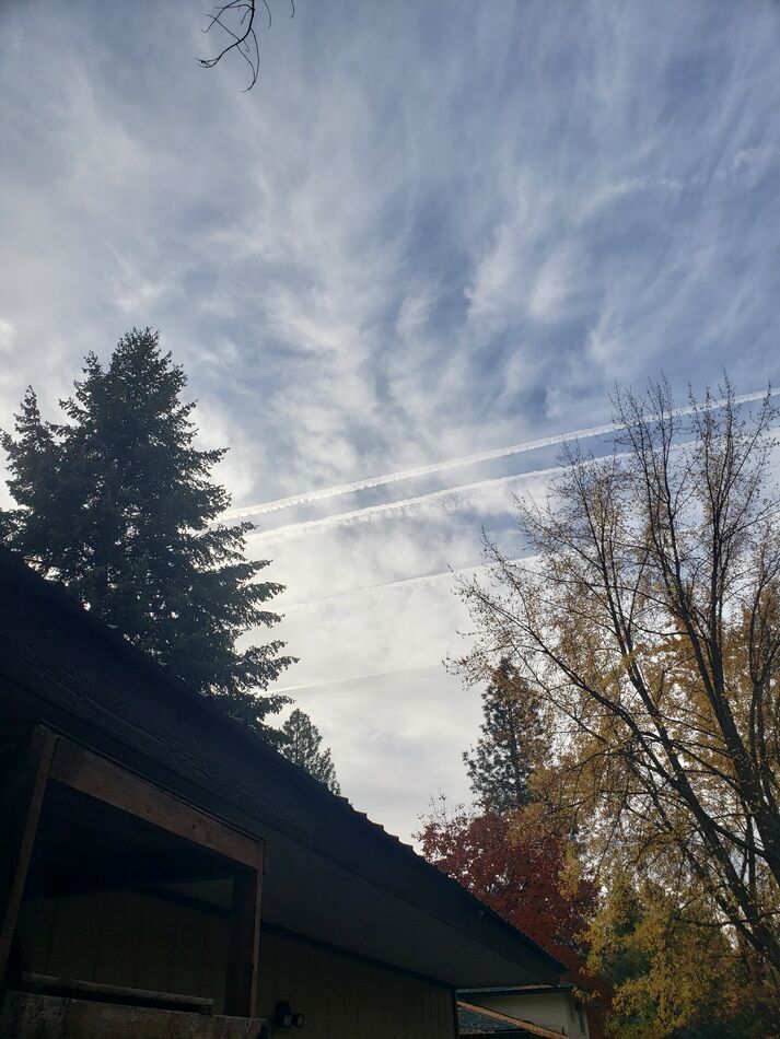 Contrals Tell me how this is contrails: I know some of you don't believe in ...