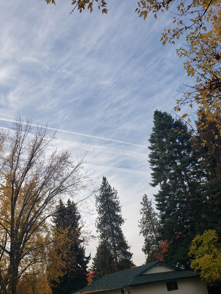 Contrals Tell me how this is contrails: I know some of you don't believe in ...